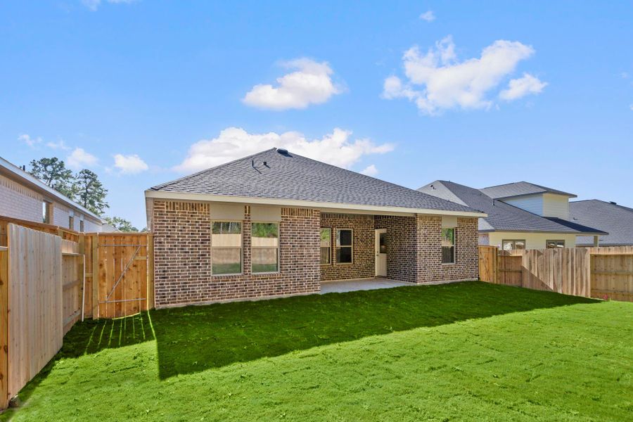 Exterior details and patio area of a home in Westridge Cove, Conroe (Image 24). Exterior details and patio area of a home in Westridge Cove, Conroe (Image 24).