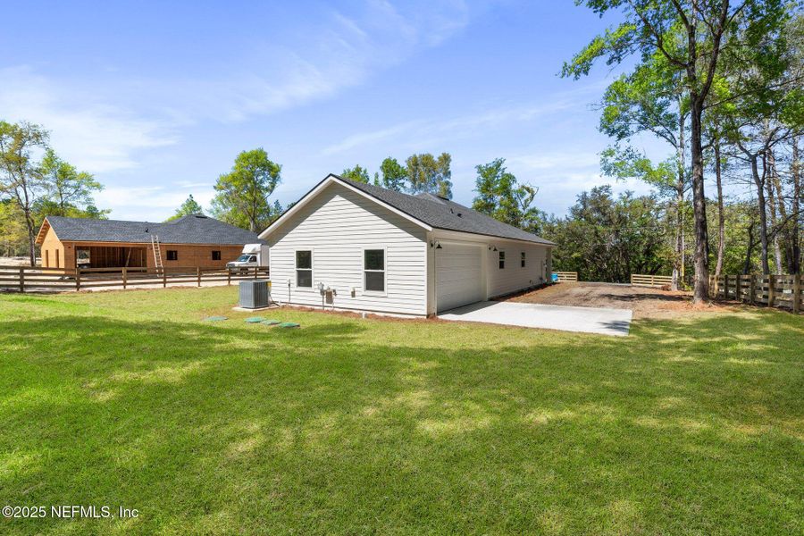 Exterior details and patio area of a home in , Keystone Heights (Image 21).