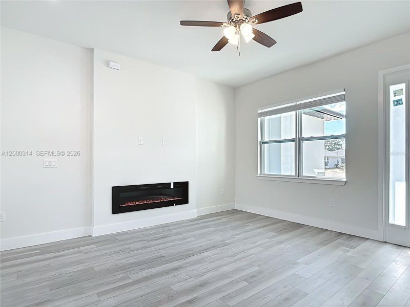 Spacious, unfurnished interior of a new home in , Port Charlotte (Image 21).