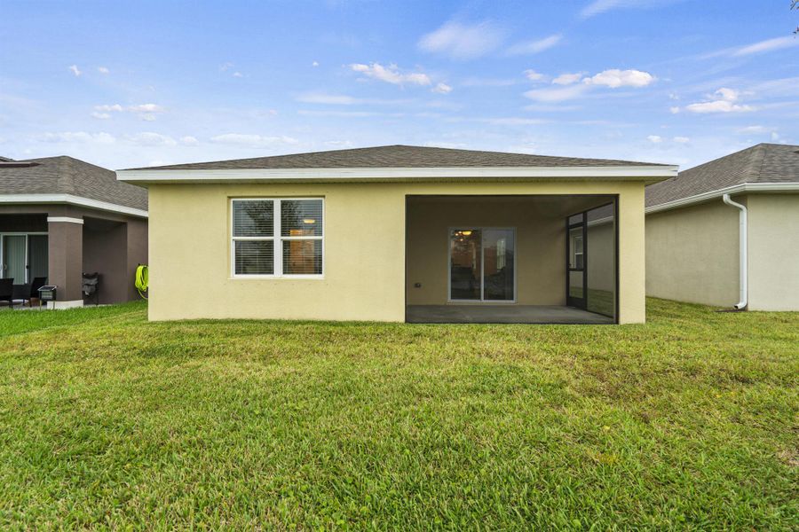 Exterior details and patio area of a home in , Port St. Lucie (Image 2).