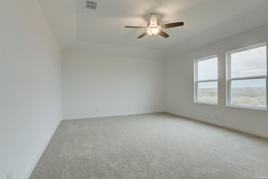 Spacious, unfurnished interior of a new home in Nopal Valley, San Antonio (Image 24).