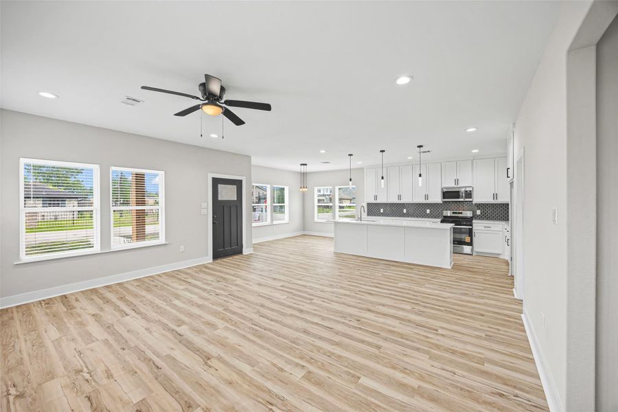 Spacious, unfurnished interior of a new home in , Houston (Image 24).