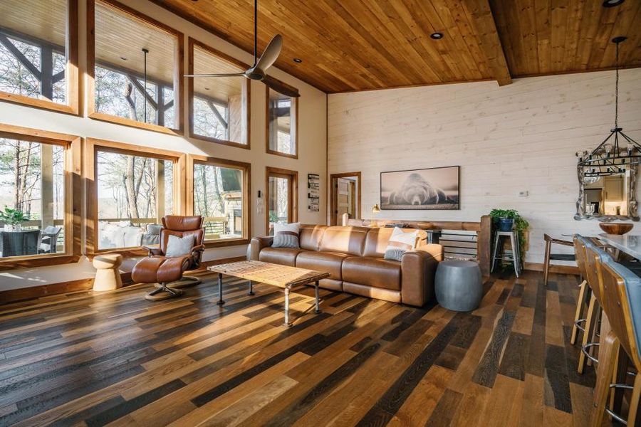 Community amenities in , Mineral Bluff (Image 34).