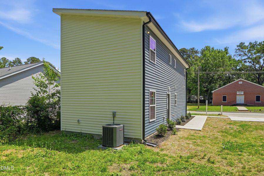 516 Singletary St SE-51