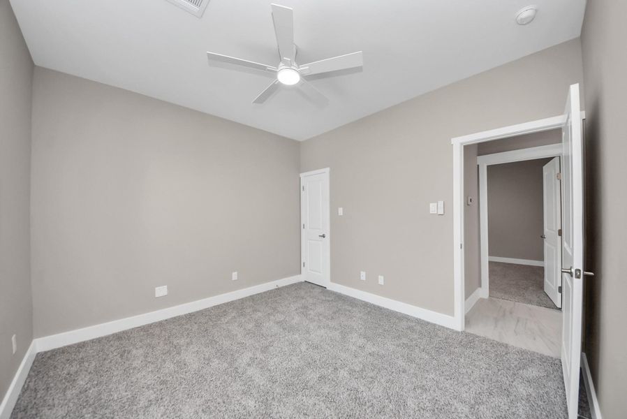 Spacious, unfurnished interior of a new home in , Baytown (Image 8).