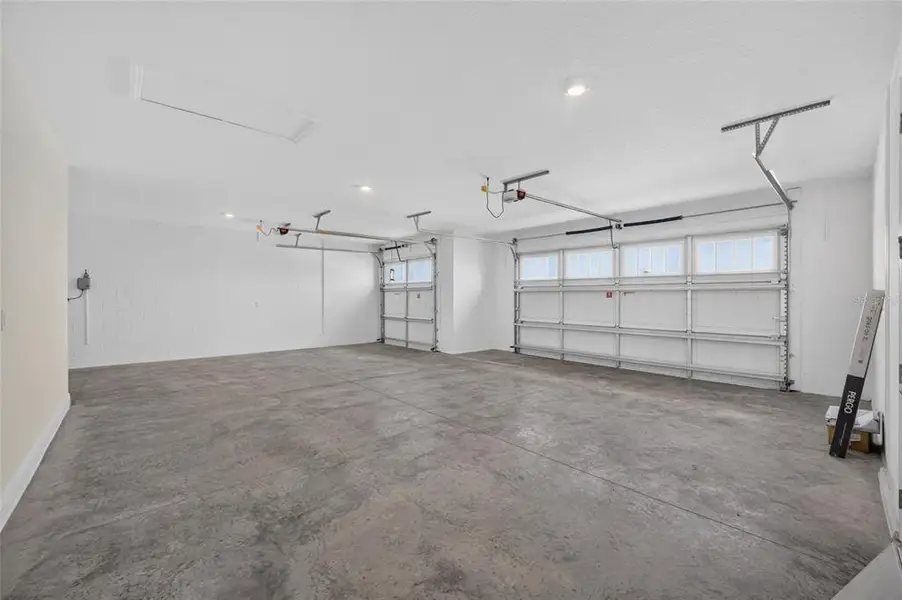 Spacious, unfurnished interior of a new home in , Ocala (Image 24).