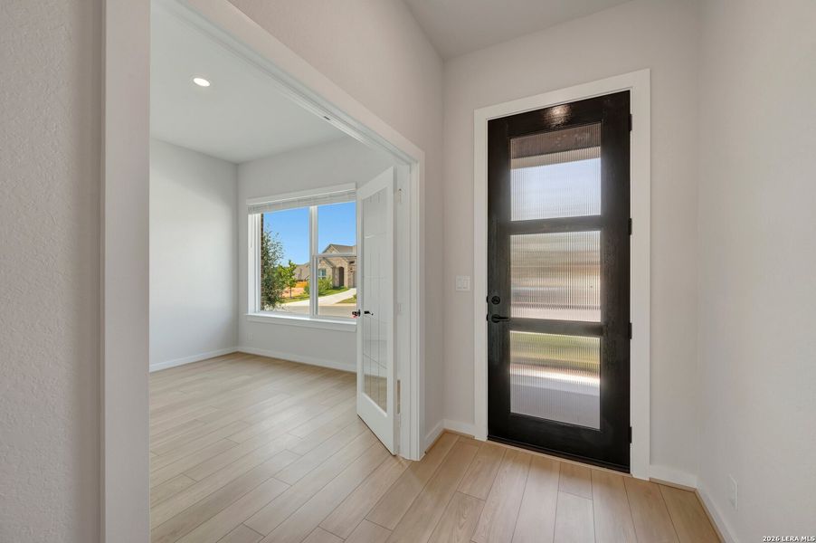 Spacious, unfurnished interior of a new home in Meyer Ranch – Select Reserve Series, New Braunfels (Image 24). Spacious, unfurnished interior of a new home in Meyer Ranch – Select Reserve Series, New Braunfels (Image 24).