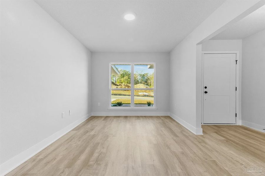Spacious, unfurnished interior of a new home in Pecan Valley, Pensacola (Image 11).