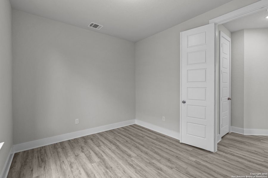 Spacious, unfurnished interior of a new home in Veramendi, New Braunfels (Image 15).