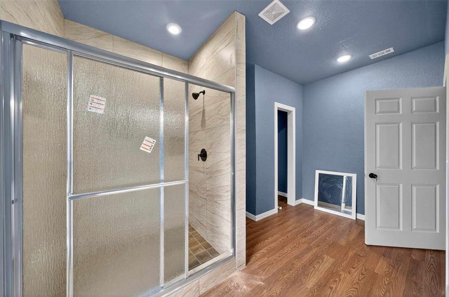 Spacious, unfurnished interior of a new home in , Murchison (Image 32).