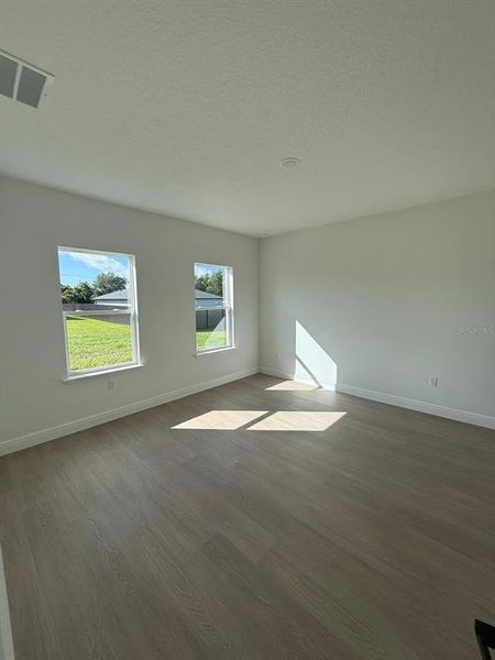 Spacious, unfurnished interior of a new home in , Ocala (Image 23).