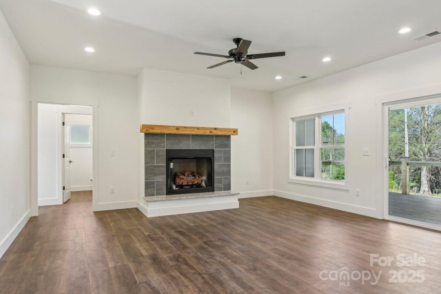 Spacious, unfurnished interior of a new home in , Hendersonville (Image 14).