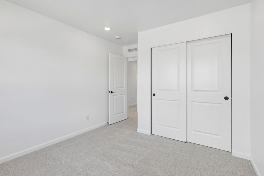 Spacious, unfurnished interior of a new home in Sterling Ranch Ascent Village, Littleton (Image 20).