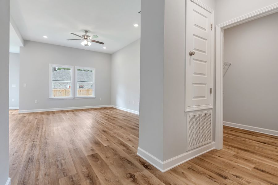 Spacious, unfurnished interior of a new home in Oak Hollow, Crestview (Image 21).