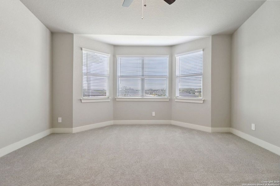 Spacious, unfurnished interior of a new home in Thomas Pond, San Antonio (Image 27). Spacious, unfurnished interior of a new home in Thomas Pond, San Antonio (Image 27).
