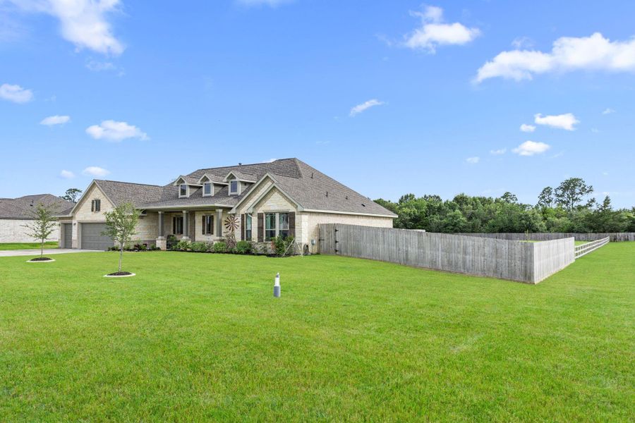 Exterior details and patio area of a home in , Needville (Image 3).