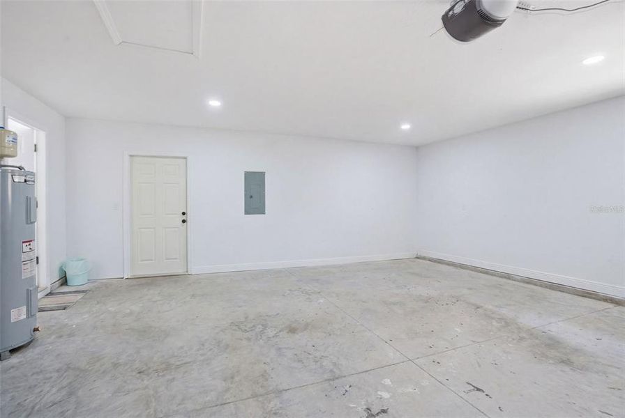 Spacious, unfurnished interior of a new home in , Homosassa (Image 20). Spacious, unfurnished interior of a new home in , Homosassa (Image 20).