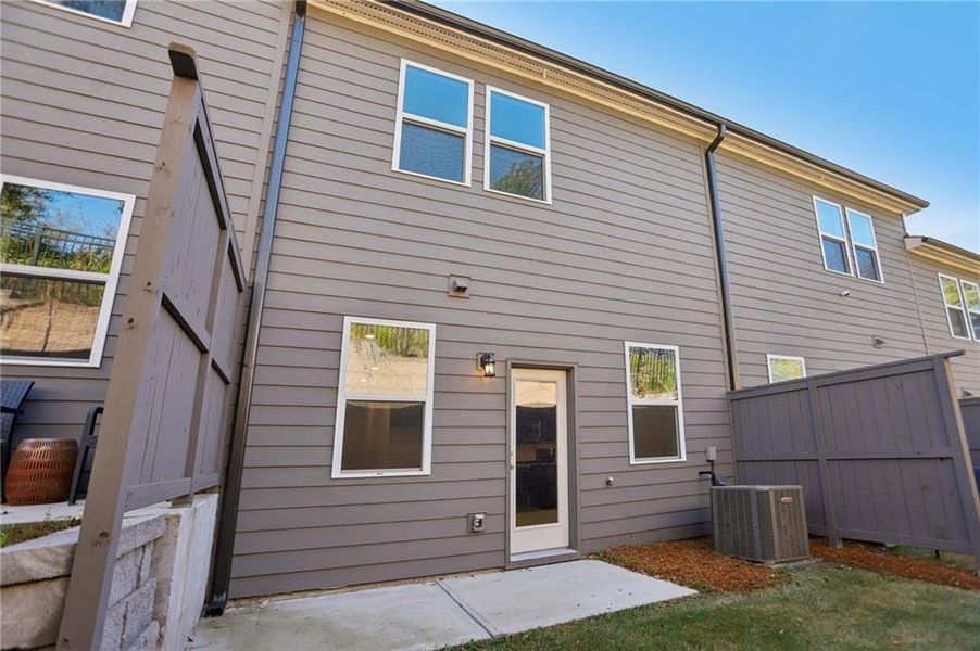 Exterior details and patio area of a home in Park Vue, Atlanta (Image 3).