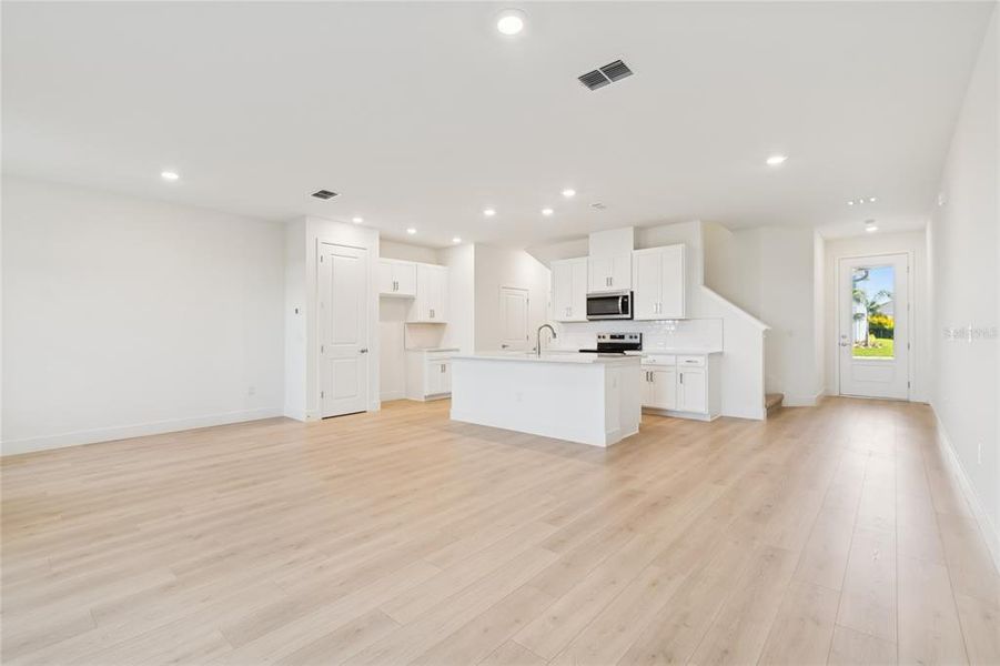 Spacious, unfurnished interior of a new home in North River Ranch – Townhomes, Parrish (Image 28).