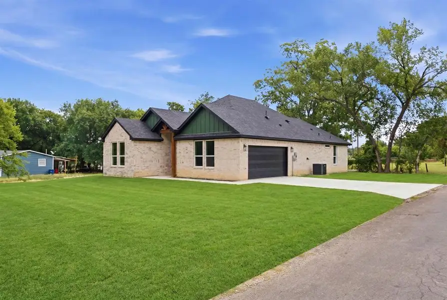 Front exterior of a new home in , Ennis, TX, highlighting curb appeal (Image 21).