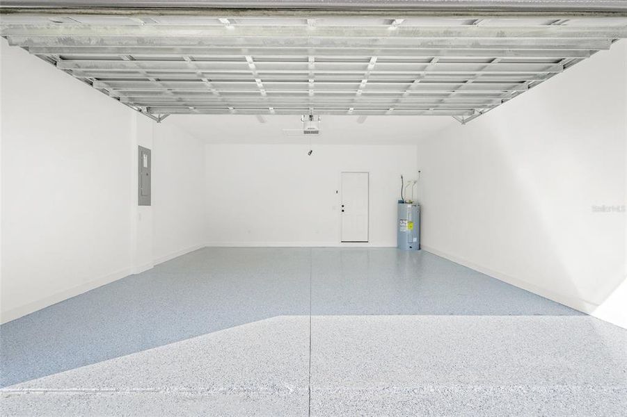 Spacious, unfurnished interior of a new home in , North Port (Image 15).