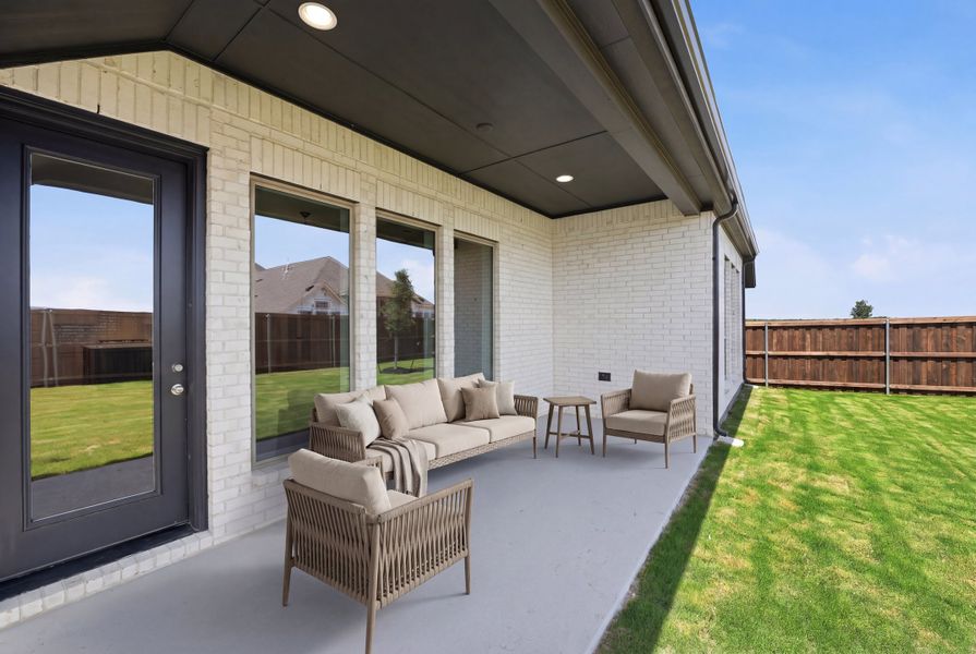 Exterior details and patio area of a home in Meraki, Forney (Image 3).