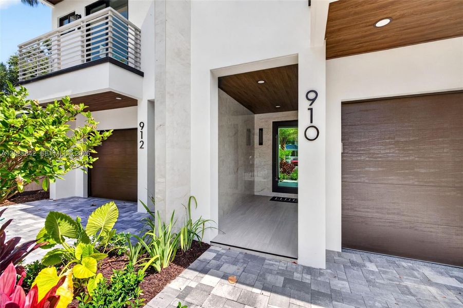 Exterior details and patio area of a home in , Fort Lauderdale (Image 4). Exterior details and patio area of a home in , Fort Lauderdale (Image 4).