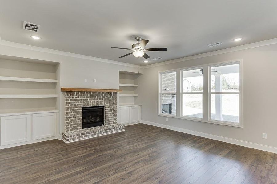 Spacious, unfurnished interior of a new home in , Gainesville (Image 17).