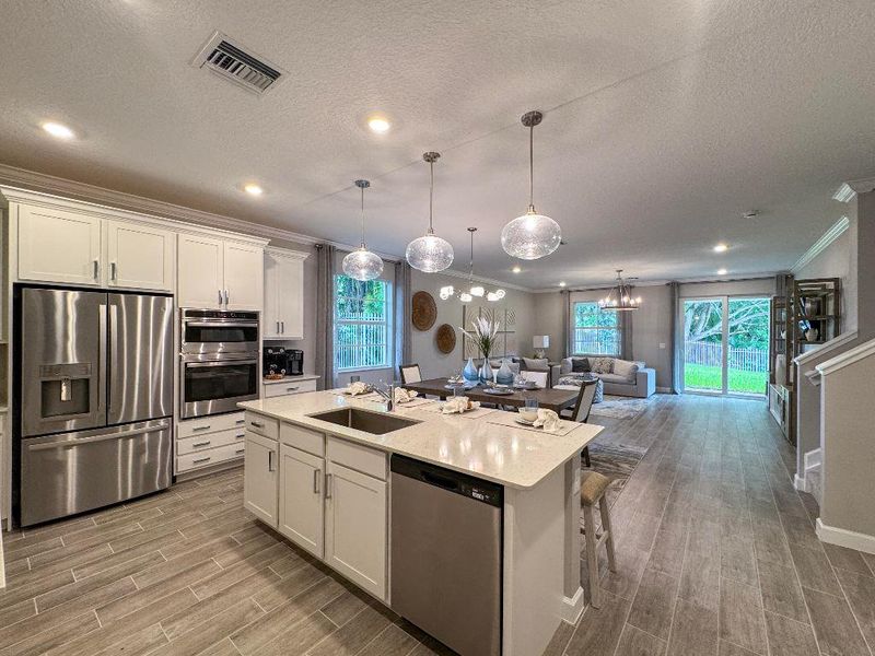 _Holly_Pic_Kitchen_1of2_F1