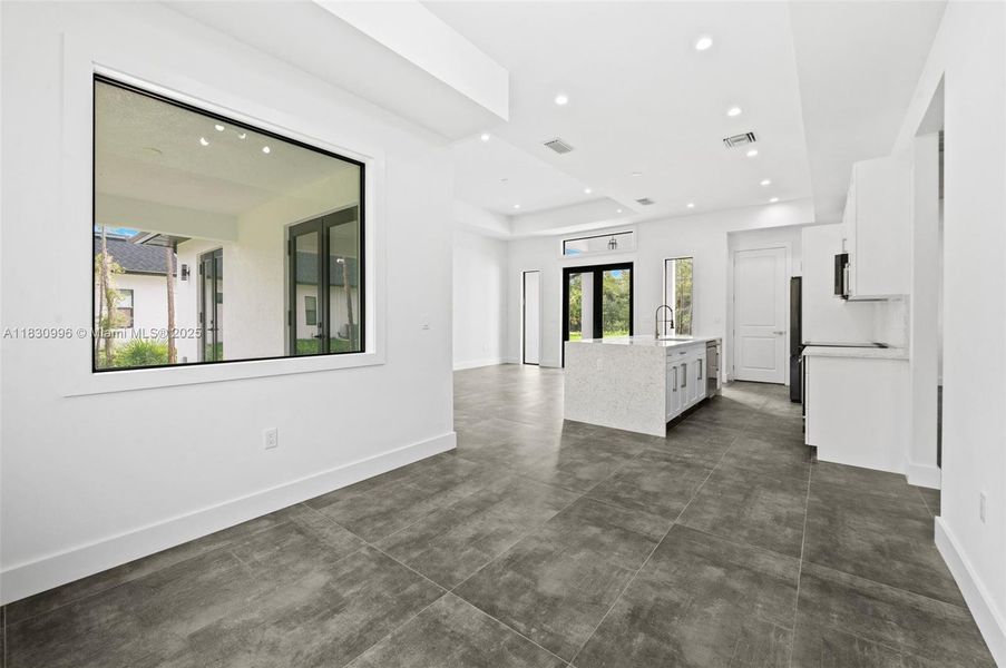Spacious, unfurnished interior of a new home in , Naples (Image 15).