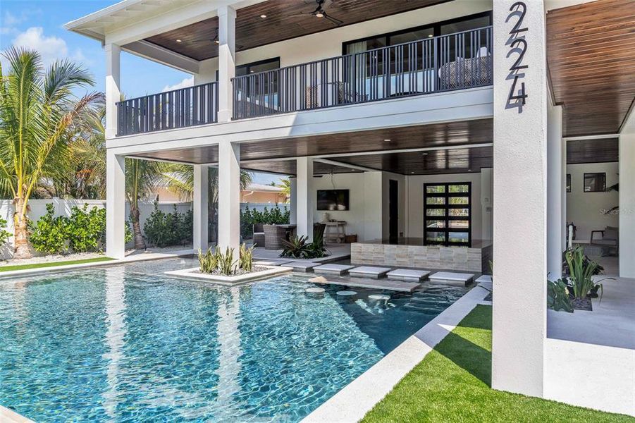 Exterior details and patio area of a home in , Anna Maria (Image 4).