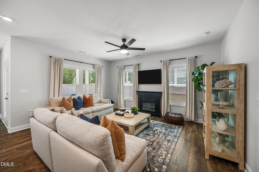8 -530 barrington row ave, interior