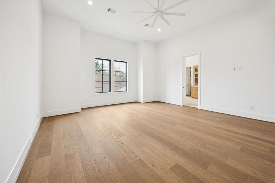 Spacious, unfurnished interior of a new home in , Houston (Image 28).