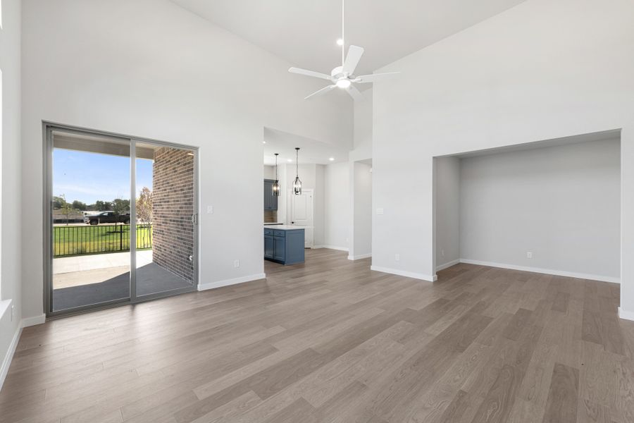 Spacious, unfurnished interior of a new home in Cottonwood Creek, Rowlett (Image 24).