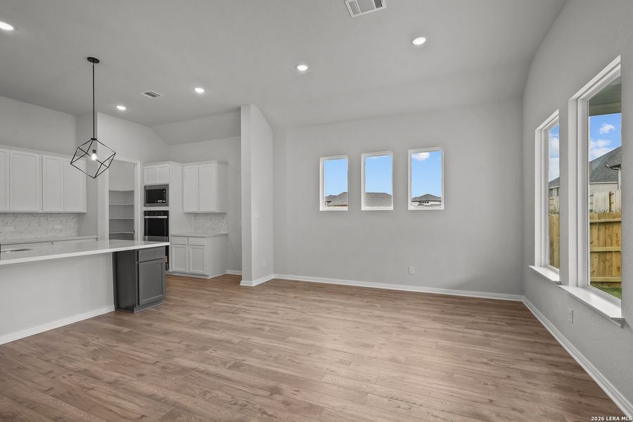 Spacious, unfurnished interior of a new home in Homestead, Schertz (Image 24).