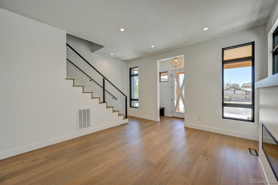 Spacious, unfurnished interior of a new home in , Buena Vista (Image 19).