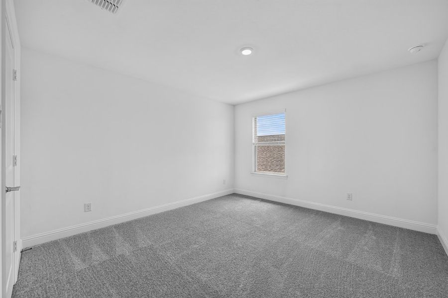 Spacious, unfurnished interior of a new home in Madero 50s, Fort Worth (Image 25).