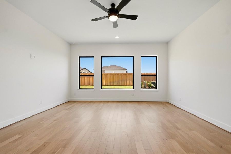 Spacious, unfurnished interior of a new home in Dunham Pointe 70', Cypress (Image 19).