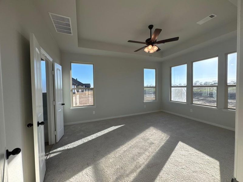 Spacious, unfurnished interior of a new home in Terra Escalante, Blue Ridge (Image 10).