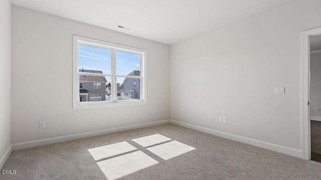 lot-218-sophie-f-508-lemon-daisy-ln-knig