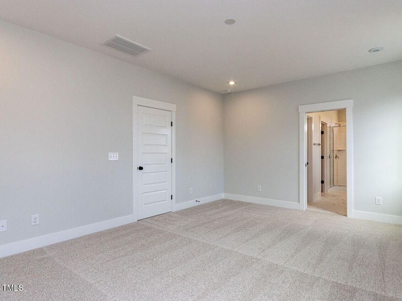 022-1280x960-primary-bedroom