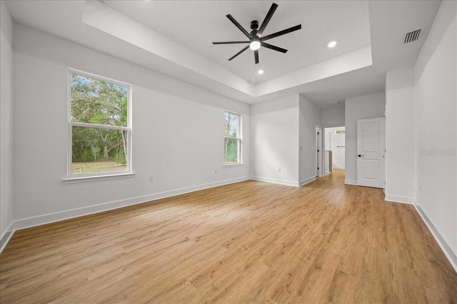 Spacious, unfurnished interior of a new home in , Weeki Wachee (Image 49).