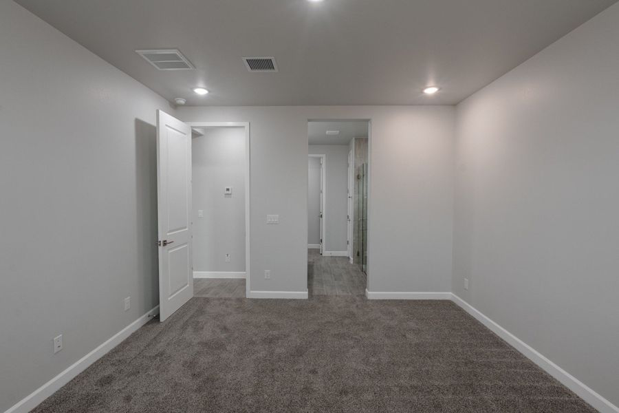 Spacious, unfurnished interior of a new home in Summer Sky North, El Paso (Image 23).
