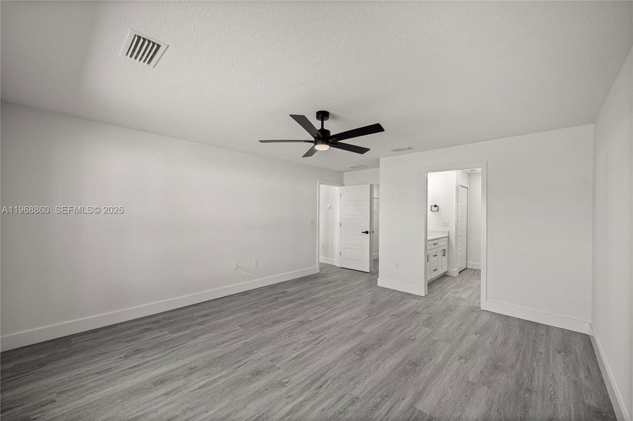 Spacious, unfurnished interior of a new home in , Ocala (Image 23).