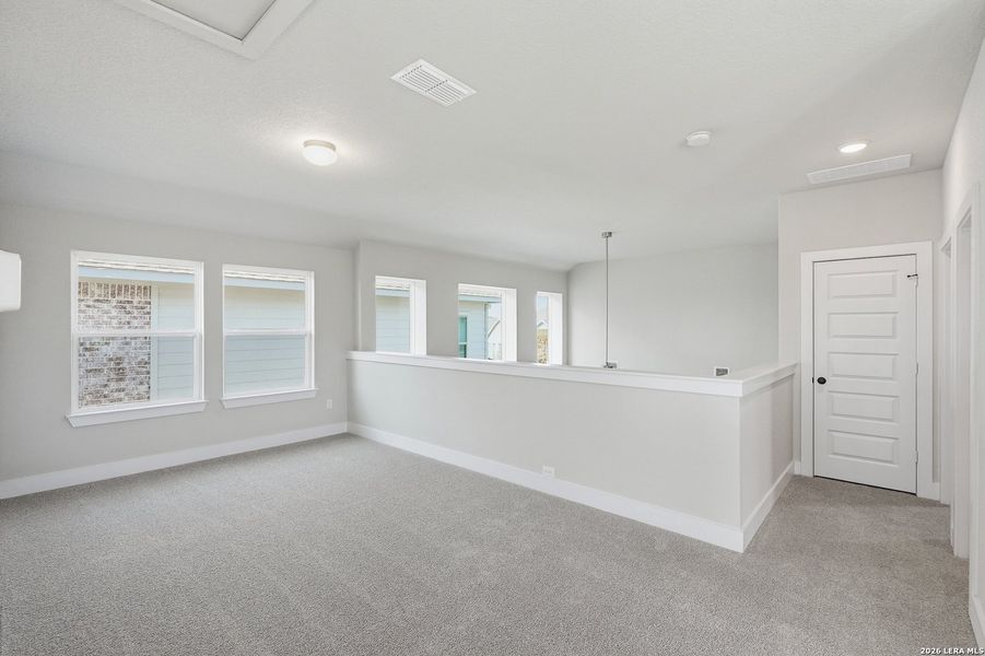 Spacious, unfurnished interior of a new home in Stillwater Ranch, San Antonio (Image 37).