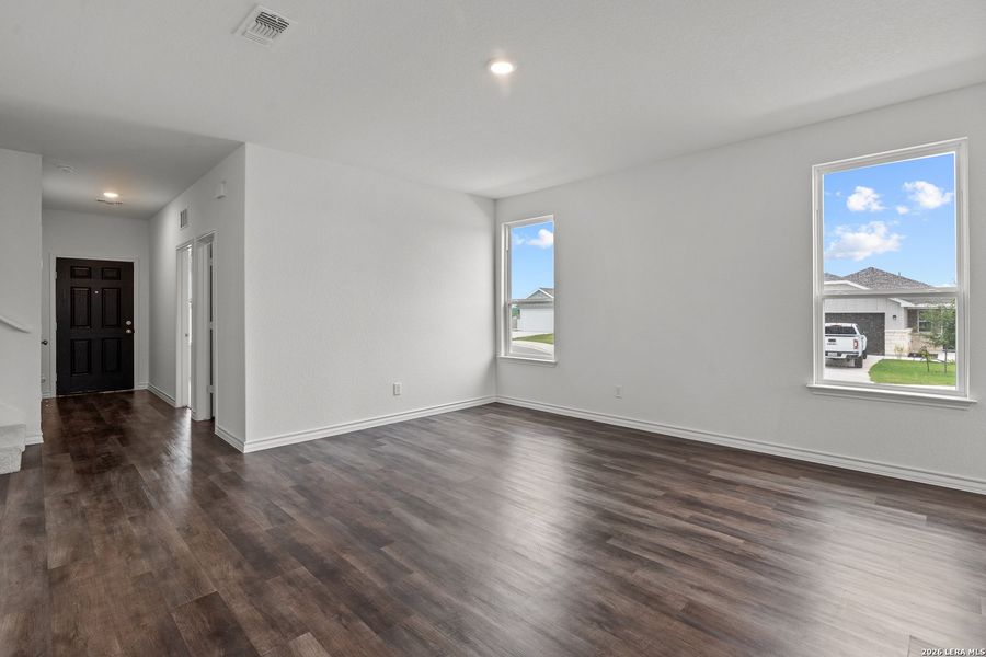 Spacious, unfurnished interior of a new home in Vista Real, Converse (Image 36).
