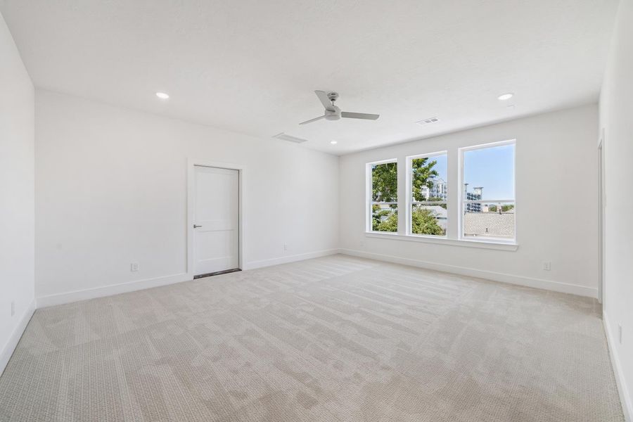 Spacious, unfurnished interior of a new home in , Houston (Image 21).