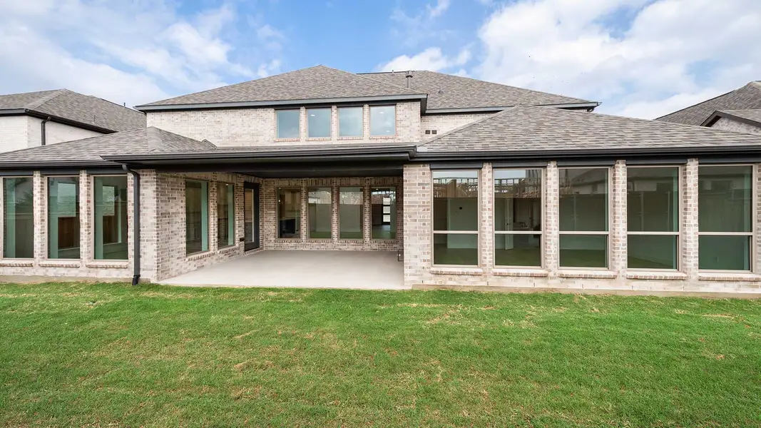 Representative exterior details of a home built from the 3978W by Perry Homes in Austin Point, Richmond (Image 3).