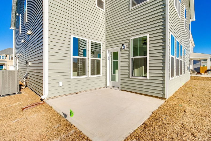Exterior details and patio area of a home in Hendrix Farms, Lexington (Image 4).