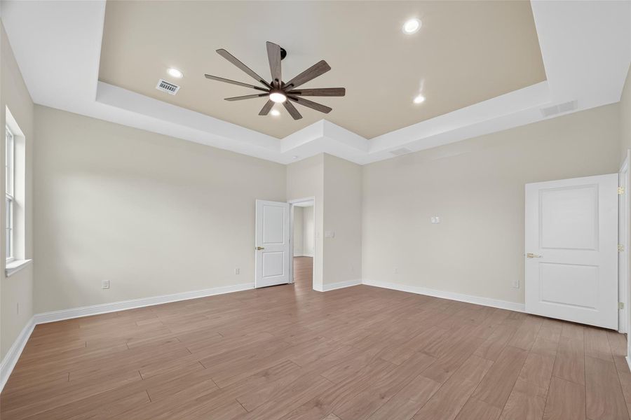 Spacious, unfurnished interior of a new home in , Hitchcock (Image 28).